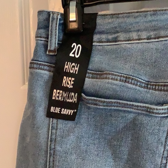 Plus size Jean shorts…..Bermuda style.  Size 20 by Savvy. - Picture 3 of 7